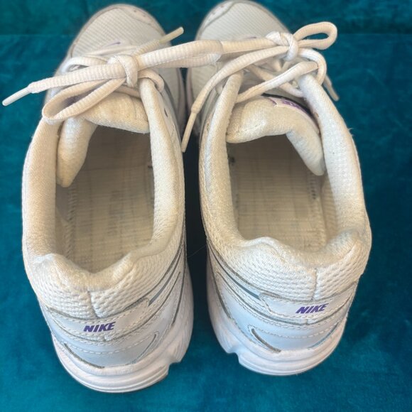 Womens Nike Dart 9 athletic shoes SZ 8.5 - White with bright violet snd silver - Picture 3 of 7